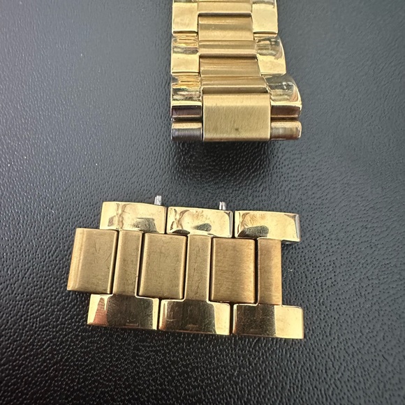 Gold guess watch - Picture 3 of 7